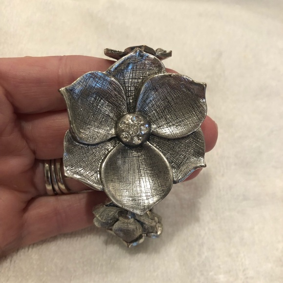 ✨Lovely cuff bracelet! - Picture 3 of 4